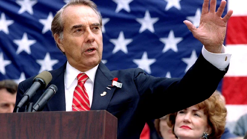Fotografija: Republikanski predsedniški kandidat Bob Dole na fotografiji z maja 1996. FOTO: Jeff Christensen/Reuters