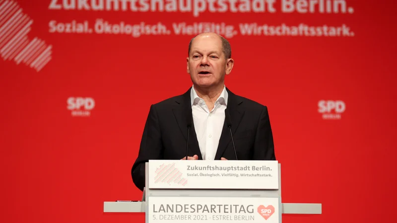 Fotografija: Olaf Scholz, prihodnji kancler, novo pot vidi tudi v transformaciji industrije in višji minimalni plači. FOTO: Christian Mang/Reuters