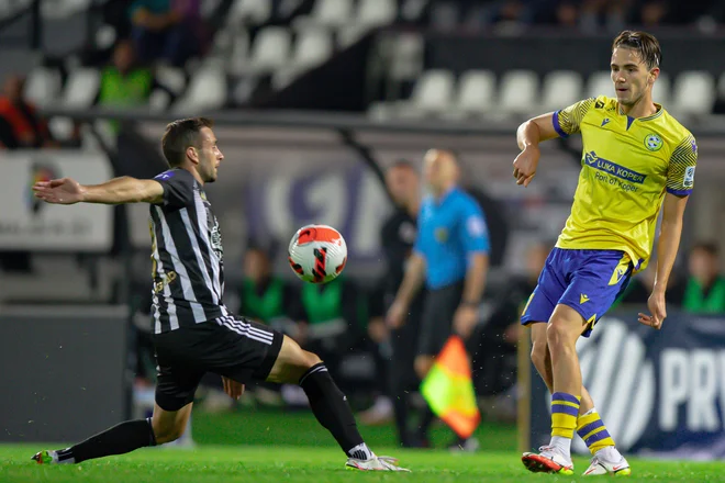 Kopčani in Sobočani bodo v nedeljskem zadnjem kolu jesenskega dela prvenstva odločali o tem, kdo bo šel v novo leto s prvega mesta: Koper ali Maribor? FOTO: Mediaspeed.net
