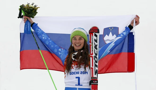 Tina Maze po osvojenem zlatem odličju v veleslalomu&nbsp;na OI v Sočiju.&nbsp;FOTO: Matej Družnik/Delo
