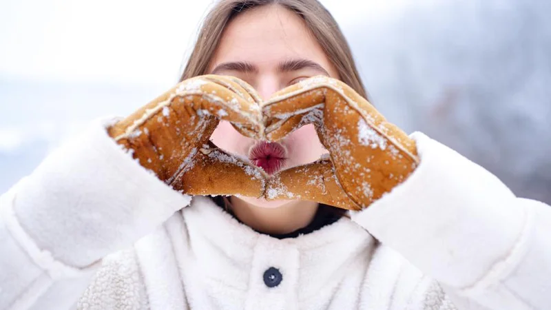 Fotografija: Če imate pogosto razpokane ustnice, se posvetujte z zdravnikom; mogoče imate glivično okužbo, ki jo imenujemo ustni oprh. FOTO: Shutterstock
