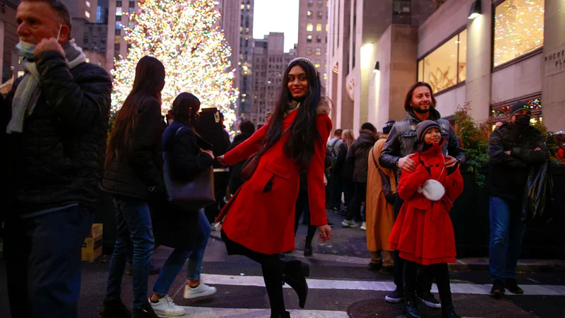 Fotografija: New York pred prazniki spet sije, kakor je v preteklih letih. FOTO: Kena Betancur/AFP