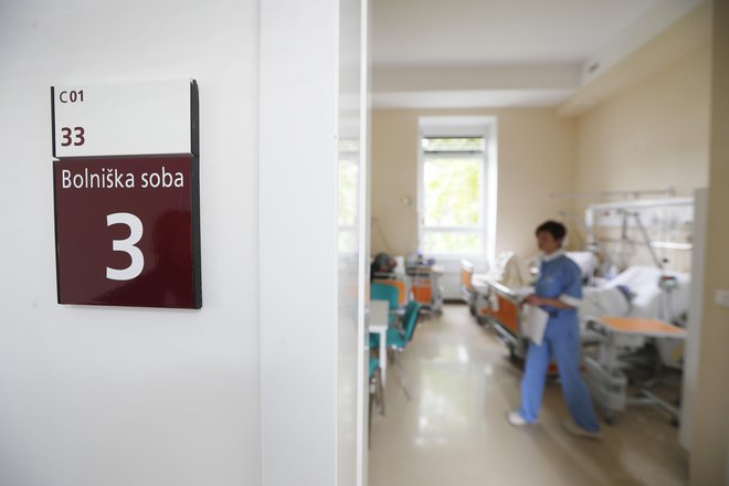 Medicinske sestre. Onkološki inštitut, odelek C1. FOTO: Leon Vidic/Delo
