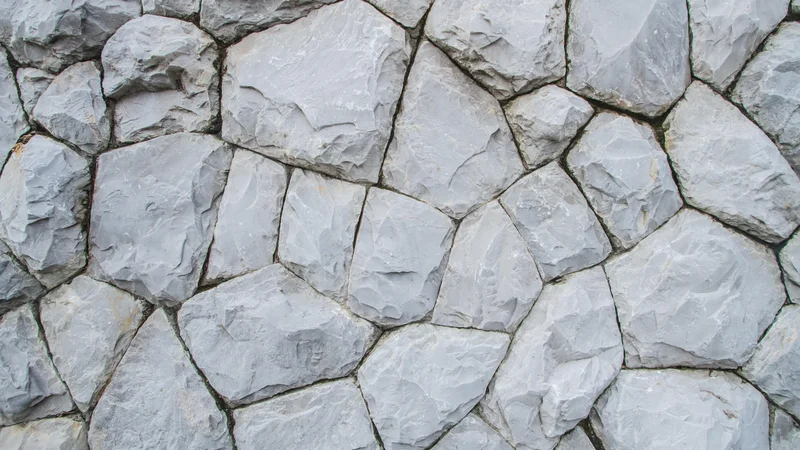 Fotografija: Kovačič v Petih fragmentih gradi konglomerat, ki ga je mogoče razdirati na posamične dogodke in doživljanja ter jih ponovno sestavljati v zaokroženo celoto. FOTO: Shutterstock
