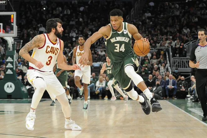 Giannis Antetokounmpo je na 27. rojstni dan igral 27 minut in dosegel 27 točk. FOTO: Michael Mcloone/Usa Today Sports
