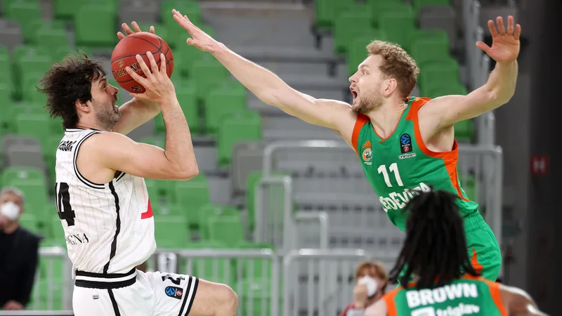 Fotografija: V prejšnji sezoni je bil Miloš Teodosić (levo) previsoka ovira za Jako Blažiča in soigralce, kako bo drevi? FOTO: Cedevita Olimpija