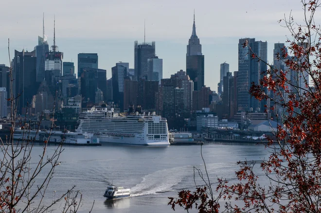 New York je takšen tudi opoldne in zvečer, vse dni v letu. FOTO: Kena Betancur/AFP
