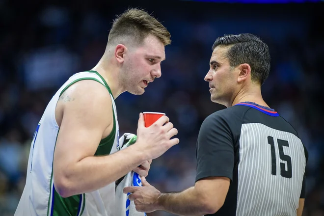 Prerekanja s sodniki so že sestavni del tekme Luke Dončića. FOTO: Jerome Miron/Usa Today Sports
