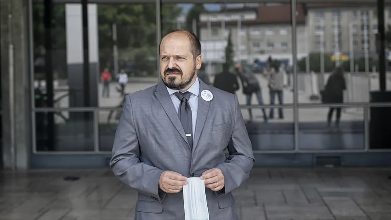 Fotografija: Zdravilo molnupiravir je že v Sloveniji, je povedal minister za zdravje Janez Poklukar. FOTO: Blaž Samec/Delo