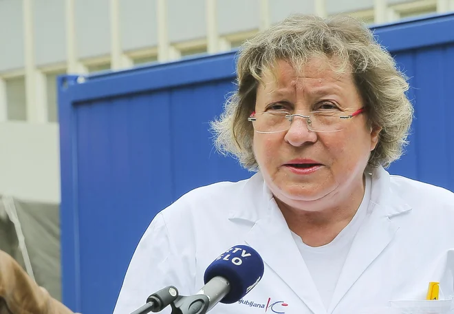 Prof. dr. Tatjana Lejko Zupanc je povedala, da je najmlajši otrok, ki ga zdravijo za covidom-19 v pediatrični kliniki, star šele dva meseca. FOTO: Jože Suhadolnik/Delo
