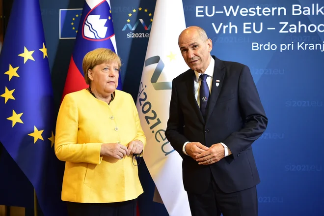Slovenski premier Janez Janša in bivša nemška kanclerka Angela Merkel si politično nista bila blizu, je pa kanclerka Janšo tolerirala znotraj EPP. FOTO:&nbsp;Jure Makovec/Afp
