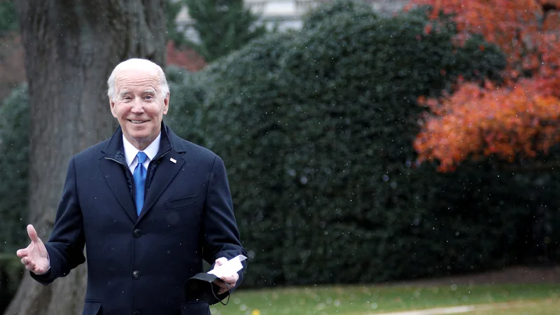 Fotografija: Joe Biden bo danes in jutri gostil vritualni vrh za demokracijo, na katerem bo na njegovo povabilo sodelovalo več kot sto držav. FOTO: Tom Brenner/Reuters
