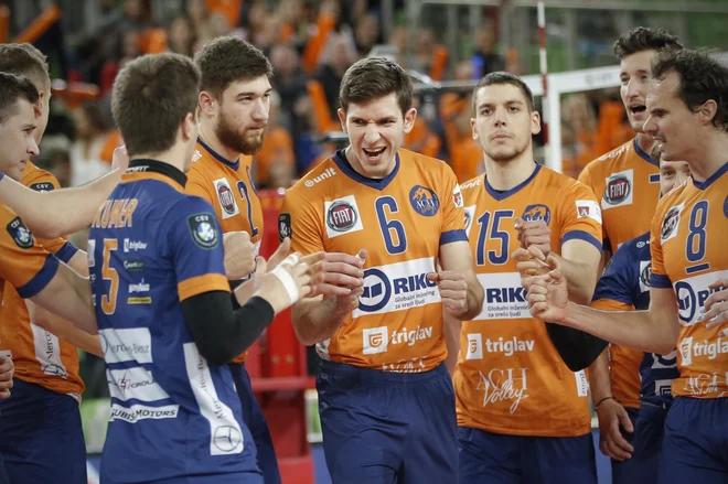 Odbojkarji moštva ACH Volley so dosegli novo zanesljivo zmago.&nbsp; FOTO: Jure Eržen/Delo
