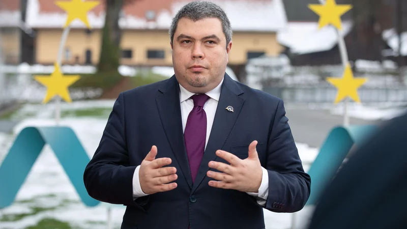 Fotografija: Bojan Maričić je sodeloval v pogajanjih z Grčijo, na katerih so odpravili grško blokado na poti v EU, zdaj pa se spoprijemajo z bolgarsko blokado. FOTO: Vlada RSM