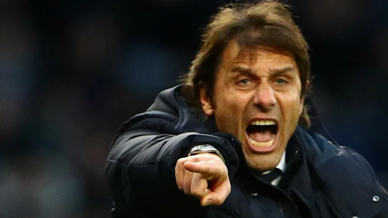 Fotografija: Trener Tottenhama Antonio Conte v zadnjem času nima sreče: po presenetljivem porazu v Mariboru z Muro so spursi zaradi zasneženega igrišča ostali že brez tekme z Burnleyjem v premier league. FOTO: Hannah Mckay/Reuters