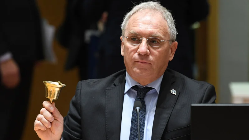 Fotografija: Minister Hojs je opozoril na koristi za državljane Slovenije in Hrvaške, saj bo meja med njima »v bližnji prihodnosti padla«. FOTO: John Thys/AFP