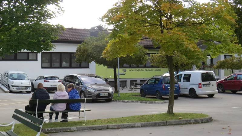 Dom v Kamniku v celoti ne izpolnjuje novih minimalnih tehničnih pogojev.&nbsp;FOTO:&nbsp;Bojan Rajšek/Delo
