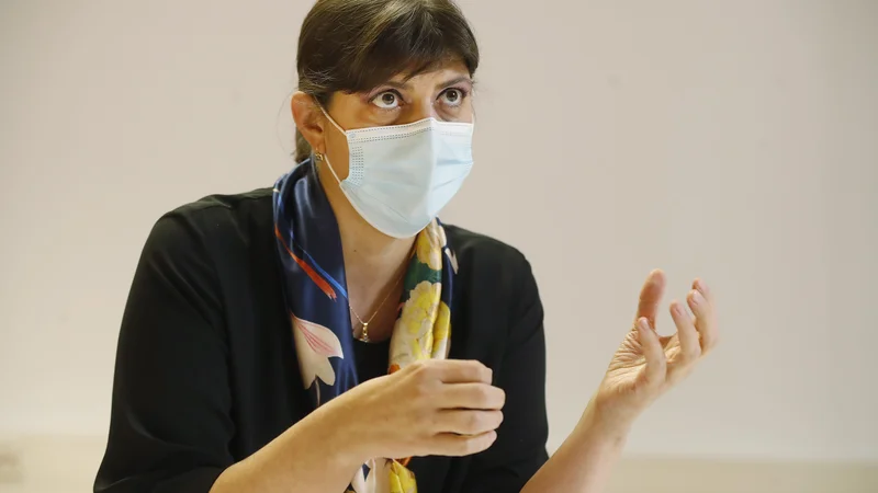 Fotografija: Evropska glavna tožilka Laura Codruța Kövesi je navdušena nad vztrajnostjo in pogumom dveh delegiranih evropskih tožilcev iz Slovenije. FOTO: Leon Vidic/Delo