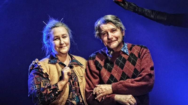 Fotografija: Maja Končar in Zvone Hribar sta se predstave Zrcalce, zrcalce, požrla te bom lotila tudi z mislijo osrečiti otroke, ki so v zadnjih dveh letih prestali marsikaj. FOTO: Peter Uhan/SNG Drama