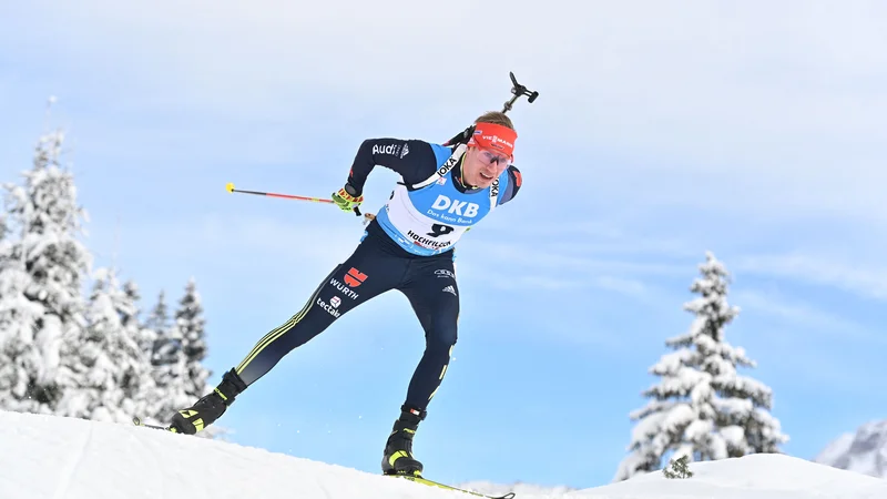 Fotografija: Johannes Kühn (na fotografiji) se je v zadnjem krogu otresel aktualnega svetovnega prvaka s Pokljuke. FOTO: Joe Klamar/AFP
