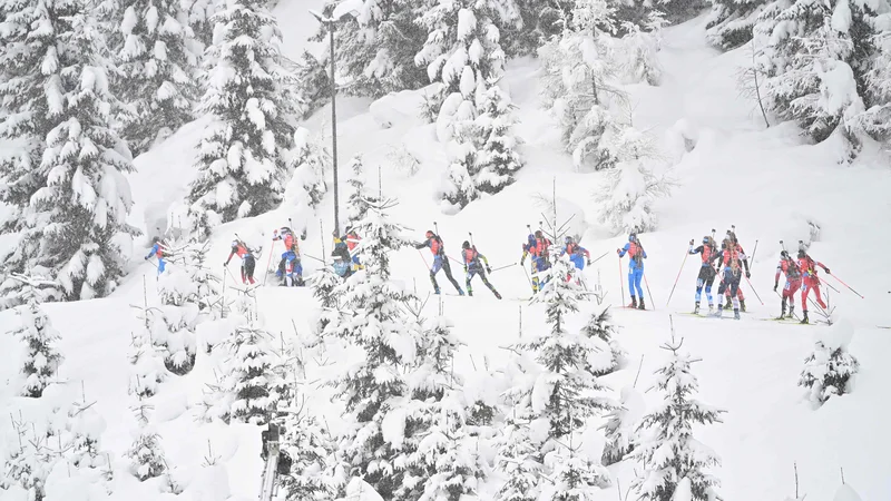 Fotografija: Tudi v biatlonskem Hochfilznu je prava zimska pravljica. FOTO: Joe Klamar/AFP