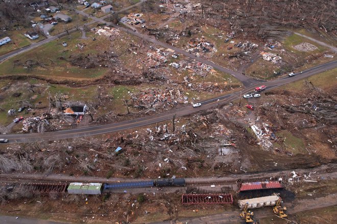 Tornado je pometel vse pod seboj. FOTO: Cheney Orr/Reuters
