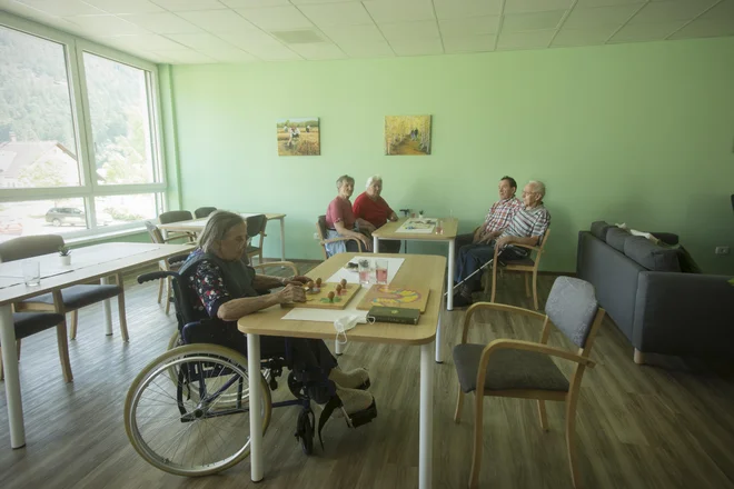 Ideja o UTS govori o tem, da so nekatere storitve za dostojno življenje res nujne in jih je treba zagotoviti na solidarnostni način, pri čemer trg ne sme prevladati na področju urejanja socialnih zadev. FOTO: Leon Vidic/Delo
