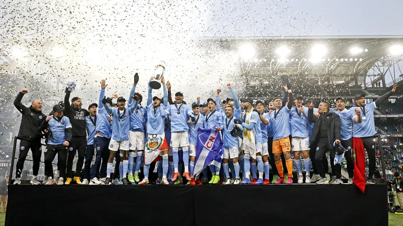Fotografija: Prvi naslov ameriškega prvaka v nogometu so pri New York City FC bučno proslavili, saj so ga povrhu osvojili na gostujočem terenu v Portlandu. FOTO: Soobum Im/Usa Today Sports
