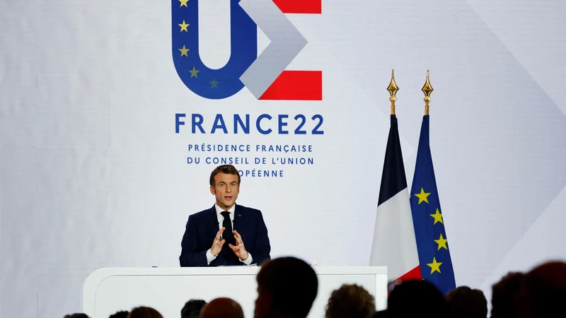 Fotografija: Za francoskega predsednika Emmanuela Macrona bo Evropska unija suverena, ko bo večplastno napredovala na mnogih področjih. Foto: Ludovic Marin/AFP