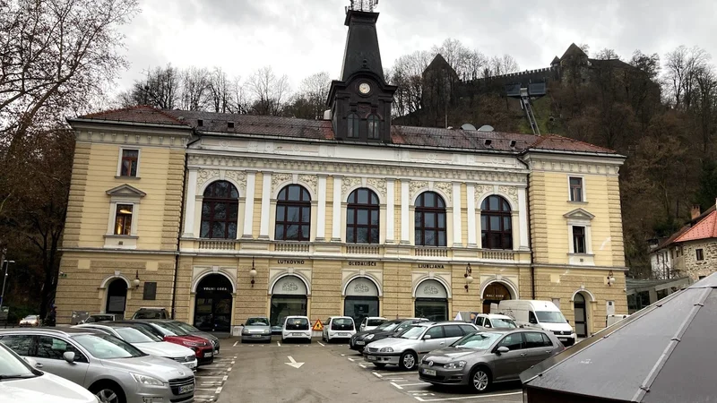 Fotografija: Šentjakobska dvorana je postala prijazna za invalide. FOTO: Jaroslav Jankovič