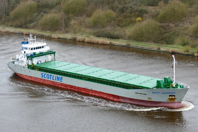 Britanski BBC poroča, da preiskovalci preučujejo tudi morebitno vinjenost oziroma malomarnost med posadko britanske ladje Scot Carrier. FOTO: Tony Zech via Reuters
