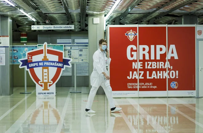 Mladi zdravniki Slovenije so znova zahtevali izstop zdravstva iz enotnega plačnega sistema in odpravo plačnih nesorazmerij. FOTO: Jože Suhadolnik/Delo