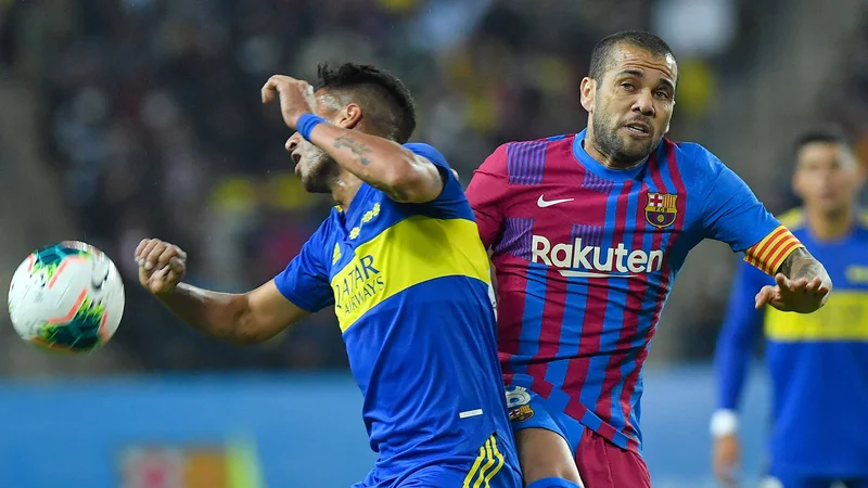 Fotografija: Daniel Alves (desno) je odigral prvo tekmo za svoj novi (stari) klub. FOTO: AFP