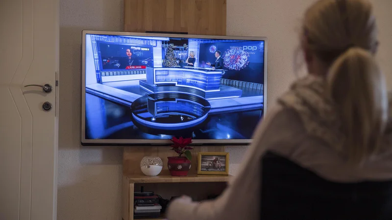 Fotografija: Najbolj gledana je največja komercialna televizija, najbolj pa ljudje zaupajo RTV Slovenija. FOTO: Leon Vidic/Delo
