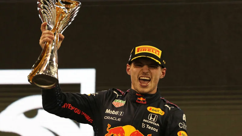 Fotografija: Ko sta bila skupaj na stezi, je bil Verstappen v minuli sezoni za devet sekund hitrejši od Hamiltona, so po 5487 prevoženih skupnih kilometrih izračunali pri Red Bullu. FOTO: Kamran Jebreili/Reuters