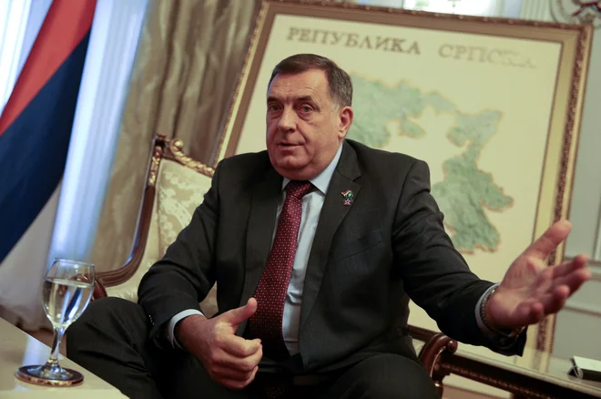 Vrstijo se pozivi k sankcijam proti Miloradu Dodiku, a zdi se, da prvega med Srbi v BiH te grožnje ne ganejo pretirano. FOTO: Reuters
