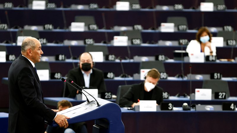 Fotografija: Premier Janez Janša julija v evropskem parlamentu med predstavljanjem slovenskega predsedovanja svetu EU FOTO: Christian Hartmann/Reuters
