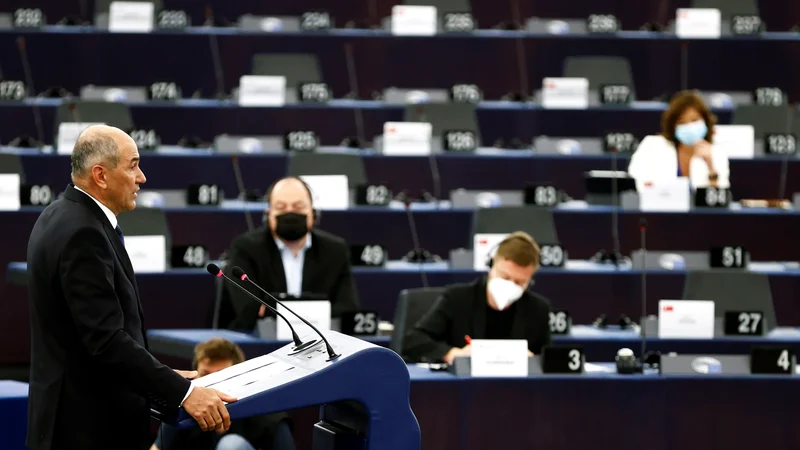 Fotografija: Premier Janez Janša julija v evropskem parlamentu med predstavljanjem slovenskega predsedovanja svetu EU FOTO: Christian Hartmann/Reuters