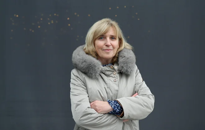 Pred leti je v njeno življenje najprej stopila multipla skleroza, ki jo danes z zdravili uspešno obvladuje, nato se je morala spoprijeti še s hudim obolenjem oči. FOTO: Blaž Samec/Delo