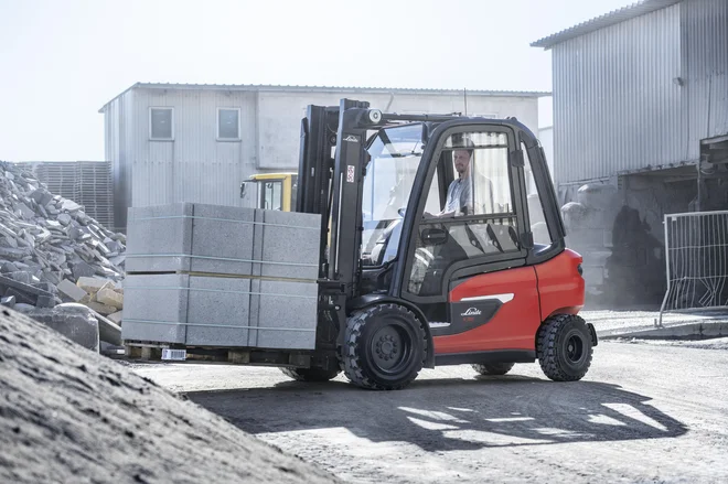 Linde z modelom X35 ponuja viličarja, kjer zagotavlja enako moč oziroma produktivnost kot pri motorjih z notranjim izgorevanjem.

FOTO: Linde Viličar
