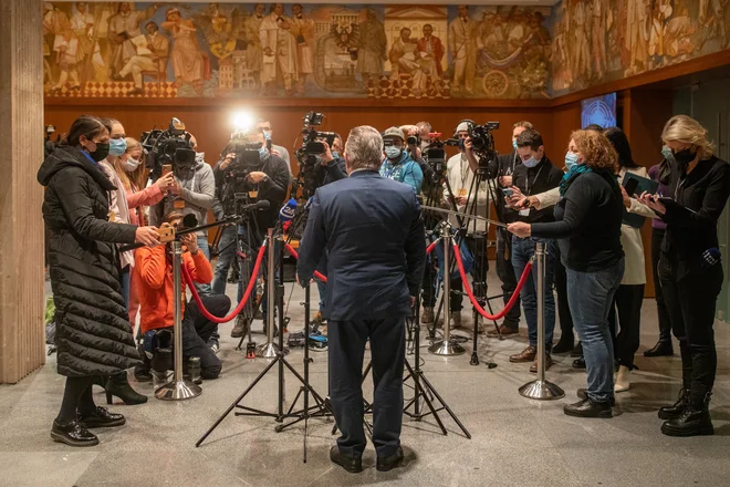 Minister za okolje in prostor Andrej Vizjak po mnenju predlagateljev interpelacije ne razume, kaj je javni interes. FOTO: Voranc Vogel/Delo
