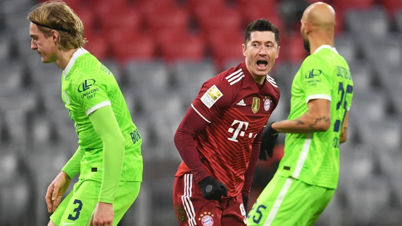 Fotografija: Robert Lewandowski se je v izjemnem slogu podpisal pod nov zgodovinski dosežek. FOTO: Andreas Gebert/Reuters