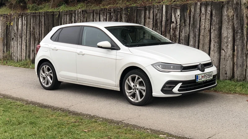 Fotografija: Prenovljeni volkswagen polo je spredaj še sodobnejši. FOTO: Aljaž Vrabec