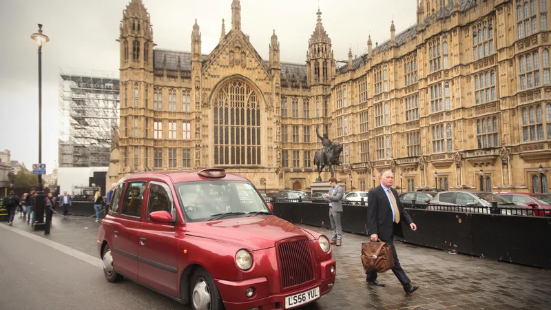 Fotografija: Povprečna plača v Londonu za trideset odstotkov presega povprečje Velike Britanije. FOTO: Jure Eržen/Delo