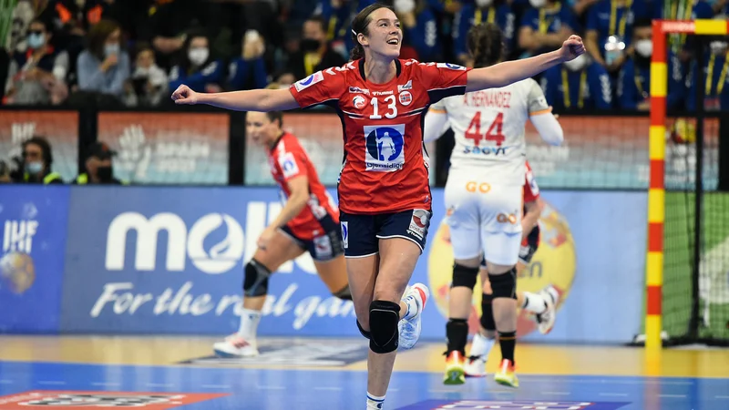 Fotografija: Kari Brattset Dale (na fotografiji) je bila v dvorani Palau d'Esports v katalonskem Granollersu z ekipo Norveške neustavljiva proti domačinkam, ki se bodo morale zadovoljiti z nedeljsko tekmo za tretje mesto. FOTO: Josep Lago/AFP
