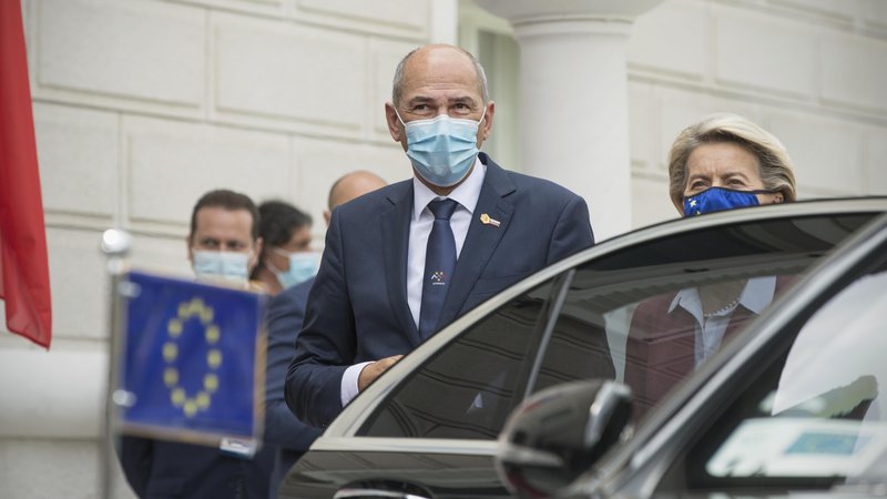 Fotografija: Kronisti ne pomnijo, da bi se morali na ravni EU javno distancirati od izjav voditelja predsedujoče države. FOTO: Jure Eržen/Delo
