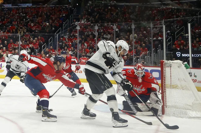Anže Kopitar je bil nevaren za vratarja Viteka Vanečeka. FOTO:&nbsp; Geoff Burke/USA&nbsp;Today Sports
