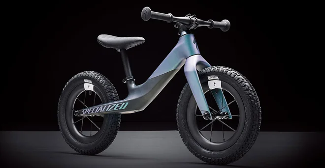 Specialized&nbsp;Hotwalk&nbsp;tehta 2.1 kg in stane 1200 evrov. FOTO: Arhiv proizvajalca

