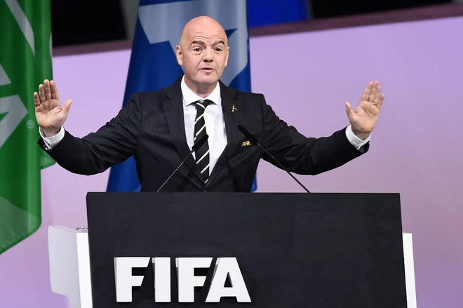 Gianni Infantino obljublja Fifinim članicam dodatne finančne prilive. FOTO: Franck Fife/AFP
