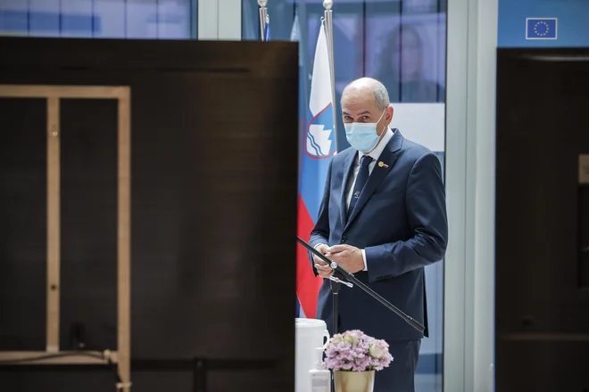 &raquo;Razlogi za njegovo odločitev so vsem dobronamernim popolnoma pojasnjeni v pismu samem,&laquo; so zapisali iz Janševega kabineta v odziv medijem. FOTO: Uroš Hočevar/Kolektiff
